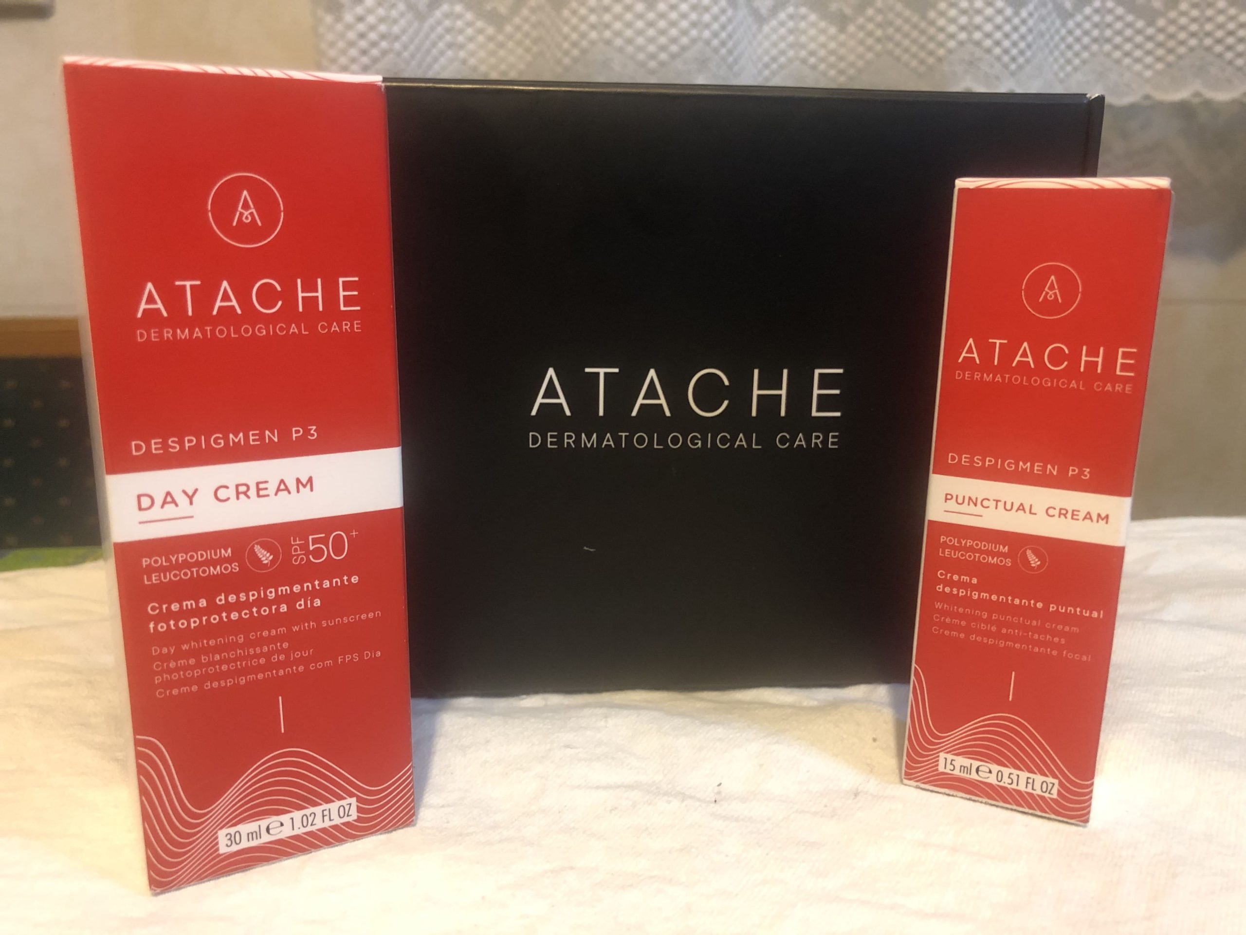 Disimulando las manchas en la piel. Te cuento mi experiencia con las cremas despigmentantes de Atache