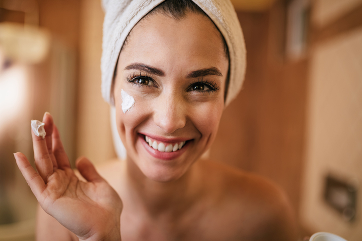 Rutinas de belleza astrológicas son el mejor regalo para cada signo en 2025 